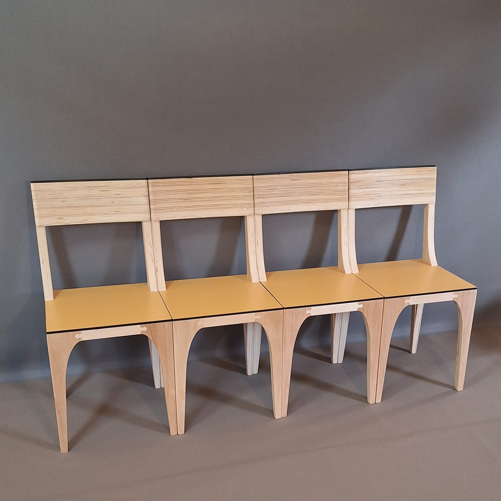 Chaise ellipse carrée — vue 1