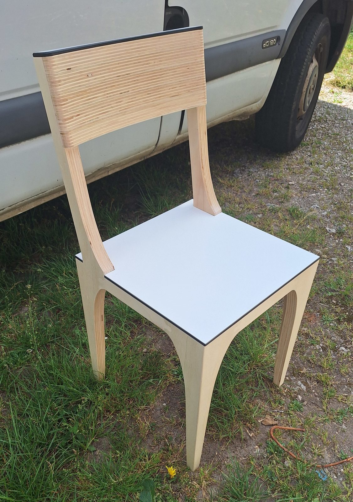 Chaise ellipse carrée — vue 2