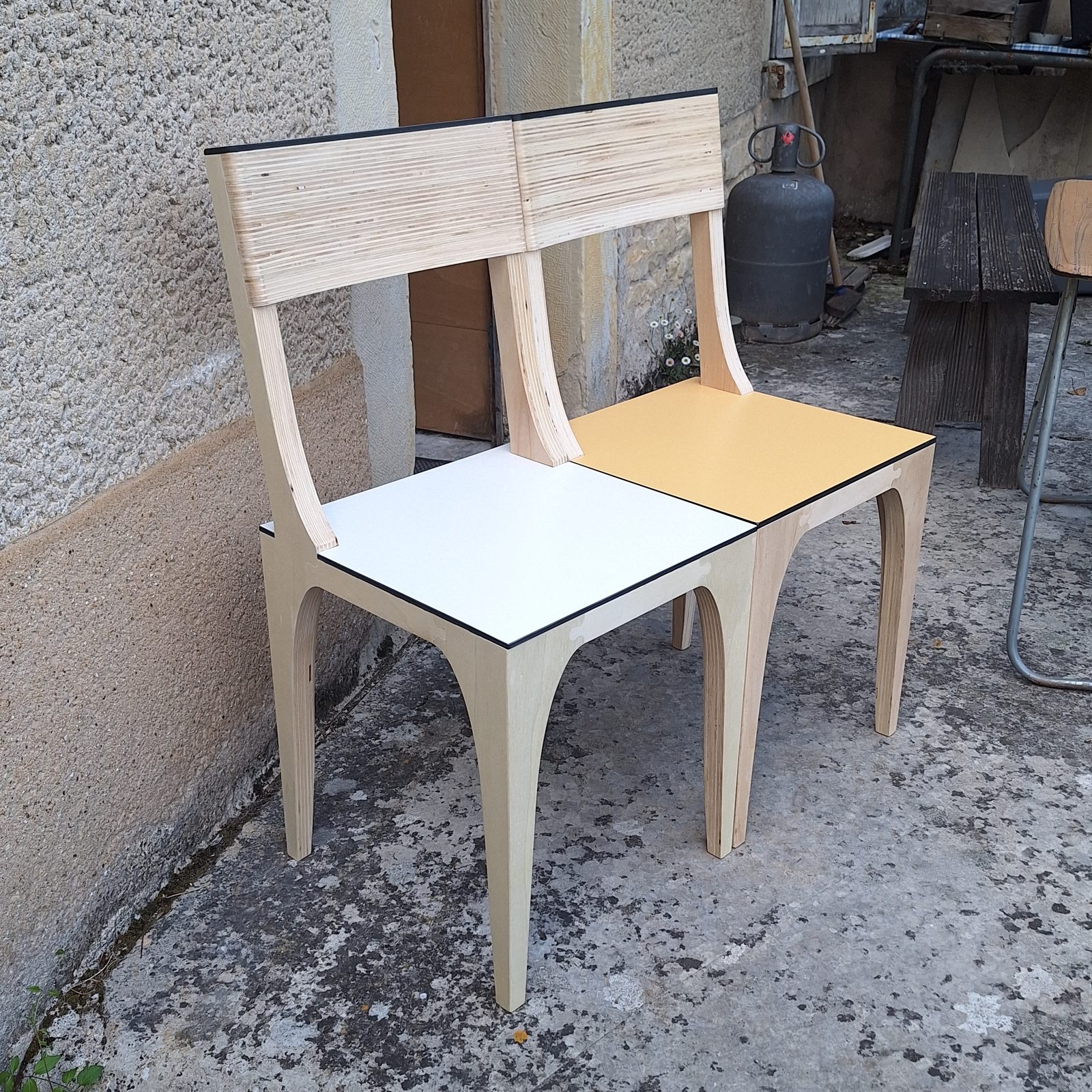 Chaise ellipse carrée — vue 3