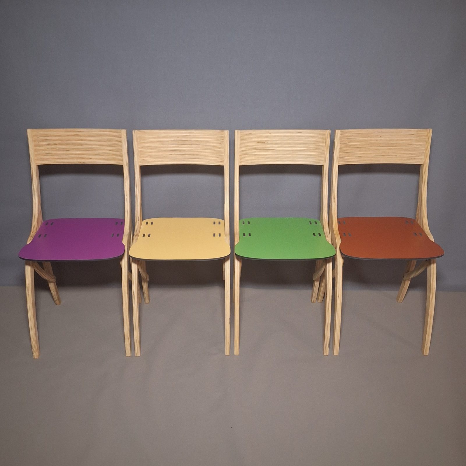 Chaise pliable colorée — vue 2