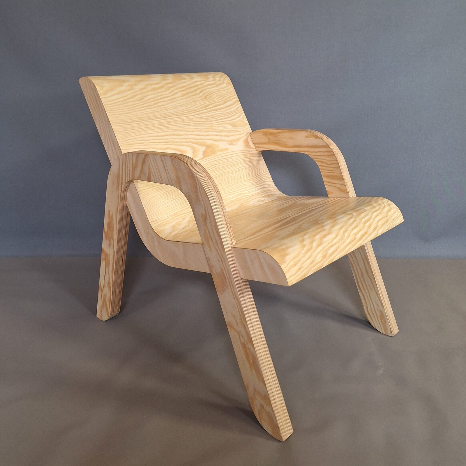 Fauteuil en bois ERNO — vue 1