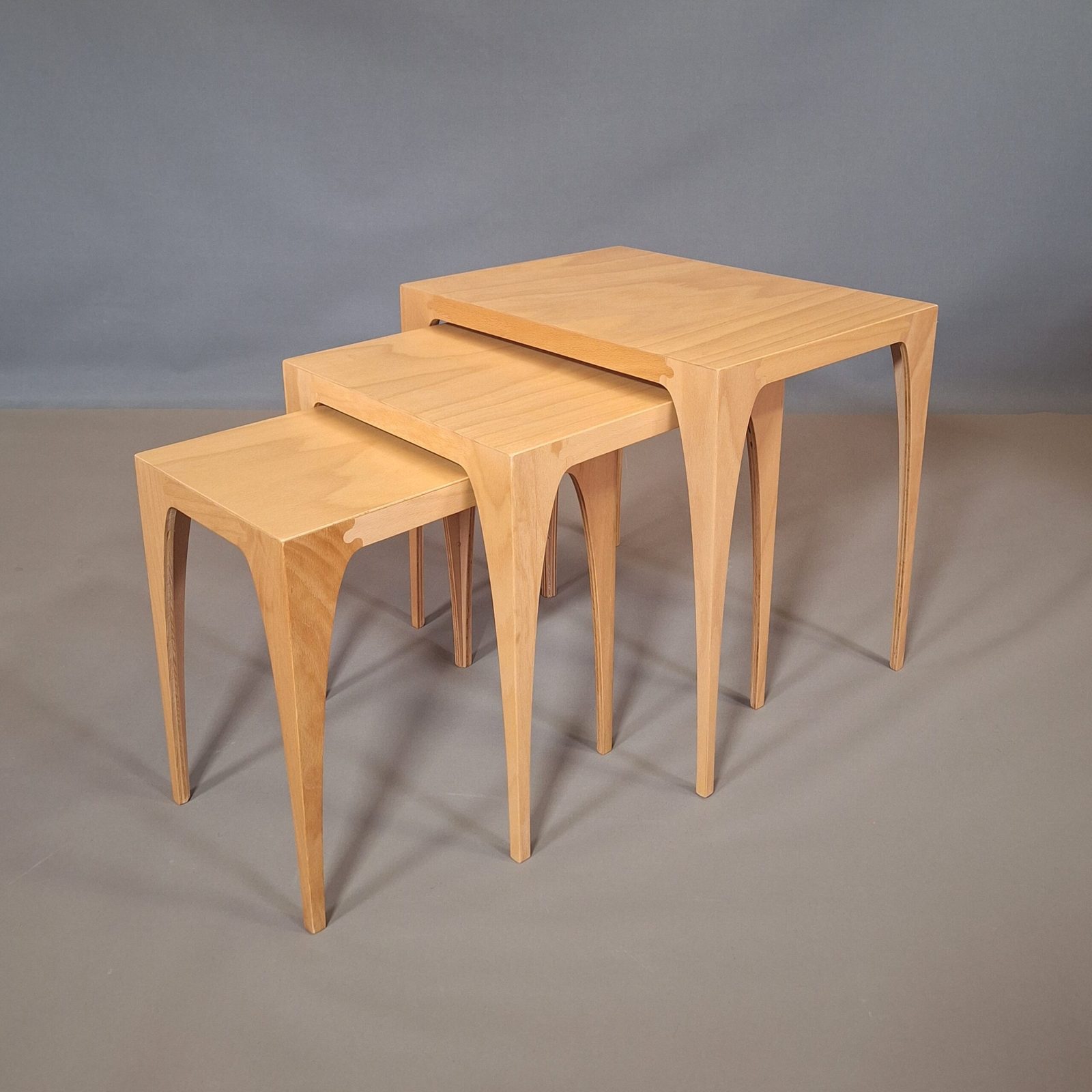 Tables gigognes — vue 4