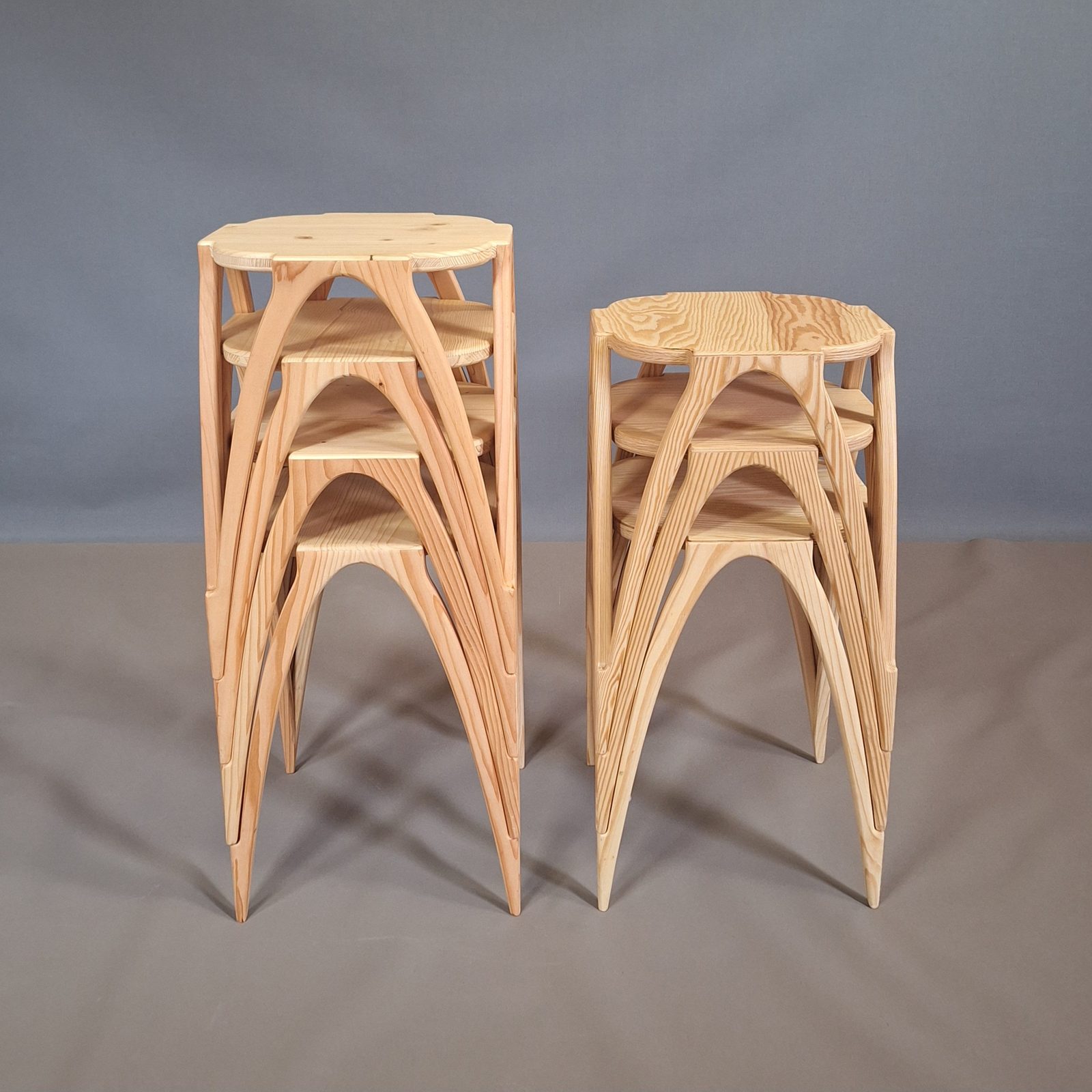 Tabourets empilables en bois — vue 3